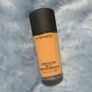 MAC Cosmetics Studio Fix Fluid Foundation - Tan